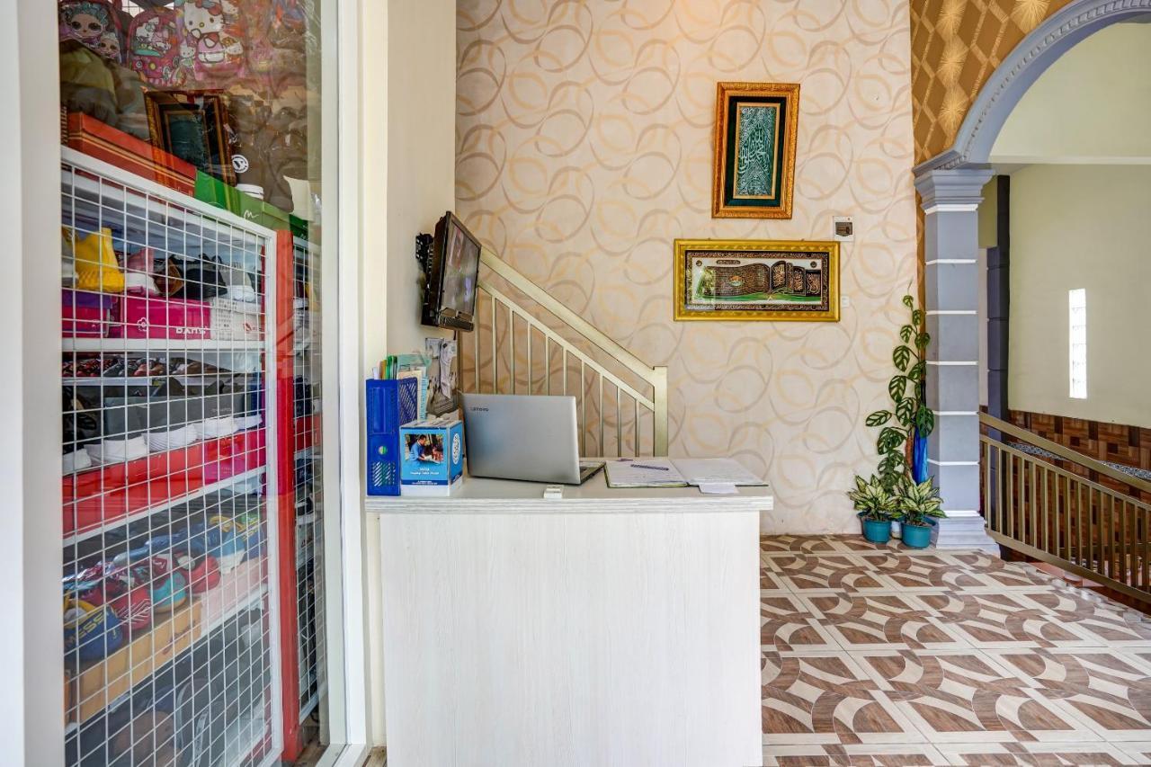 Super Oyo 90642 Lancar Homestay Syariah Tlekung Экстерьер фото