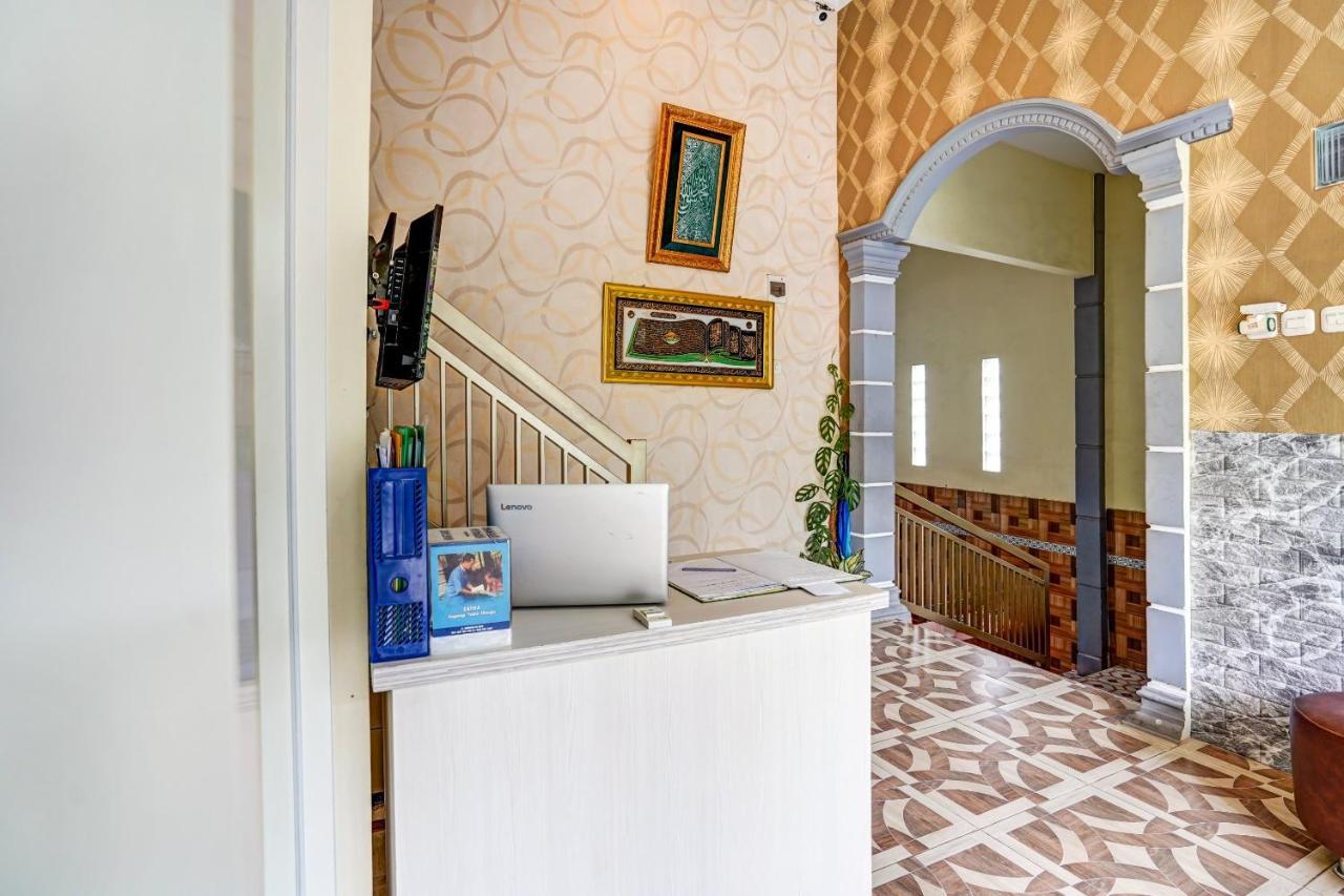 Super Oyo 90642 Lancar Homestay Syariah Tlekung Экстерьер фото