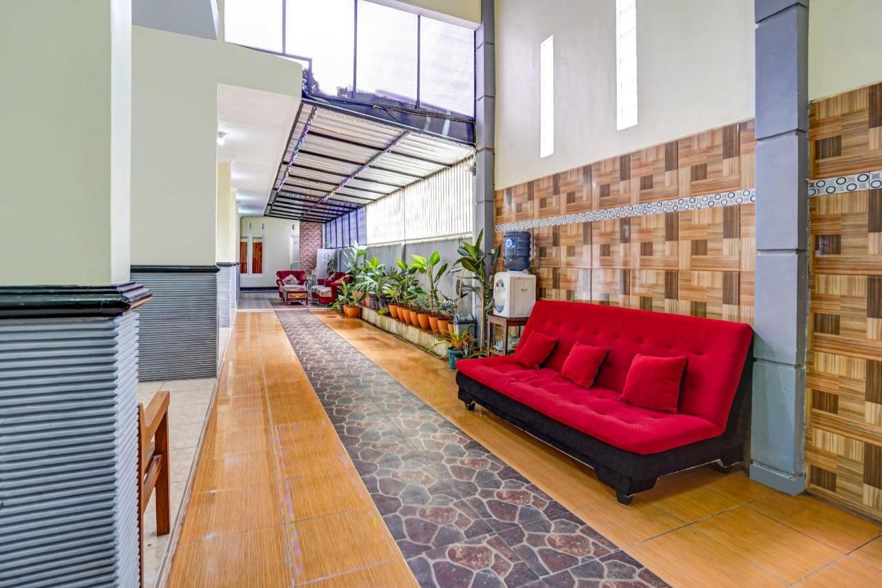 Super Oyo 90642 Lancar Homestay Syariah Tlekung Экстерьер фото