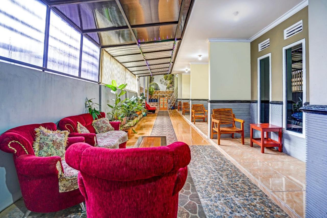 Super Oyo 90642 Lancar Homestay Syariah Tlekung Экстерьер фото