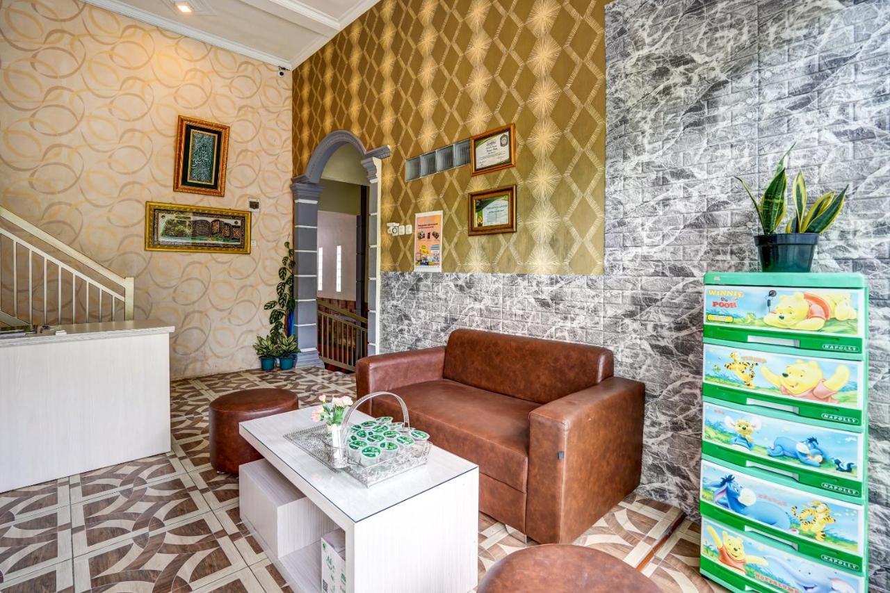 Super Oyo 90642 Lancar Homestay Syariah Tlekung Экстерьер фото