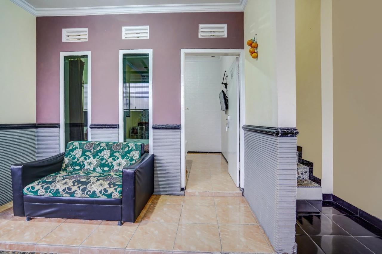 Super Oyo 90642 Lancar Homestay Syariah Tlekung Экстерьер фото