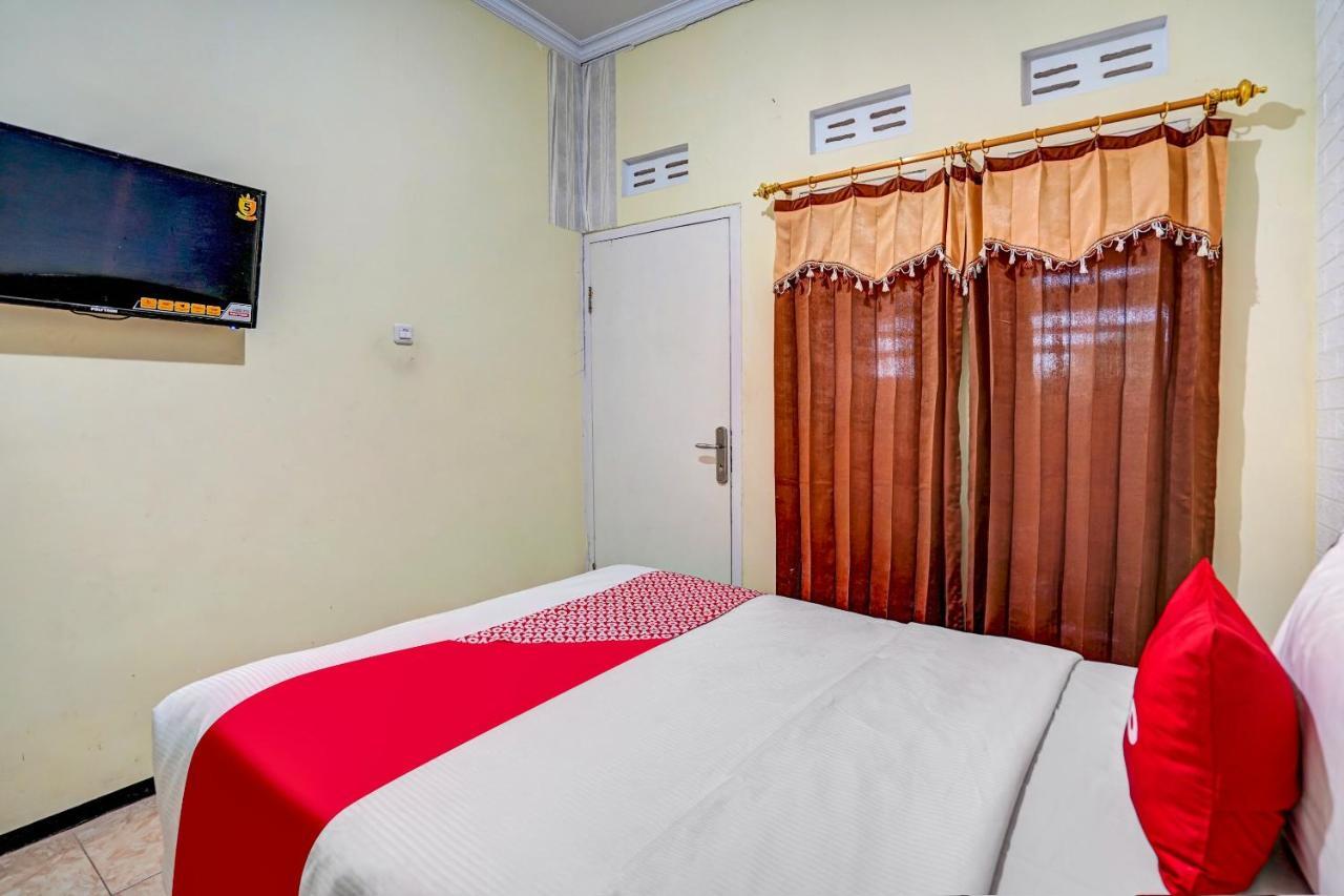 Super Oyo 90642 Lancar Homestay Syariah Tlekung Экстерьер фото