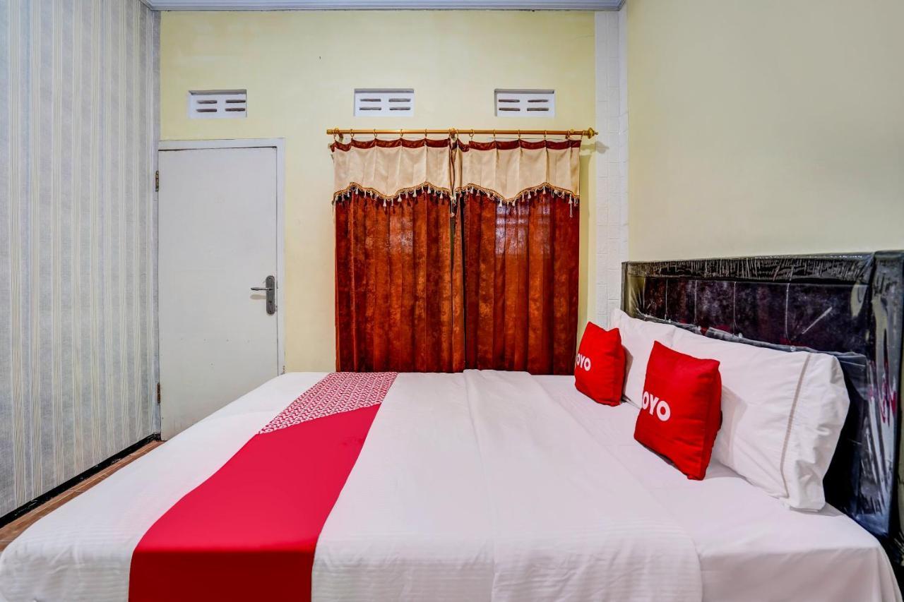 Super Oyo 90642 Lancar Homestay Syariah Tlekung Экстерьер фото