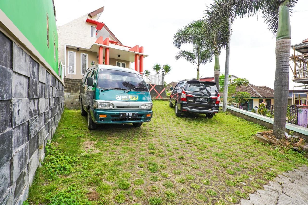 Super Oyo 90642 Lancar Homestay Syariah Tlekung Экстерьер фото
