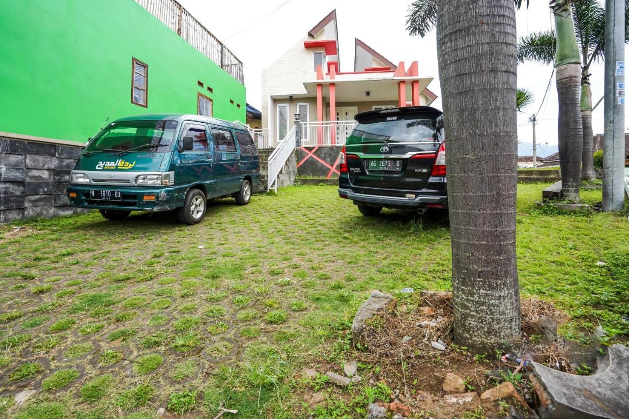 Super Oyo 90642 Lancar Homestay Syariah Tlekung Экстерьер фото
