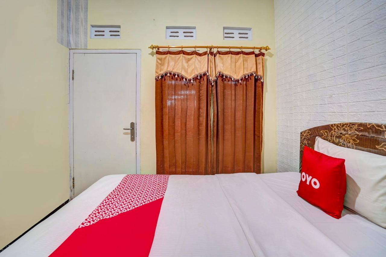 Super Oyo 90642 Lancar Homestay Syariah Tlekung Экстерьер фото