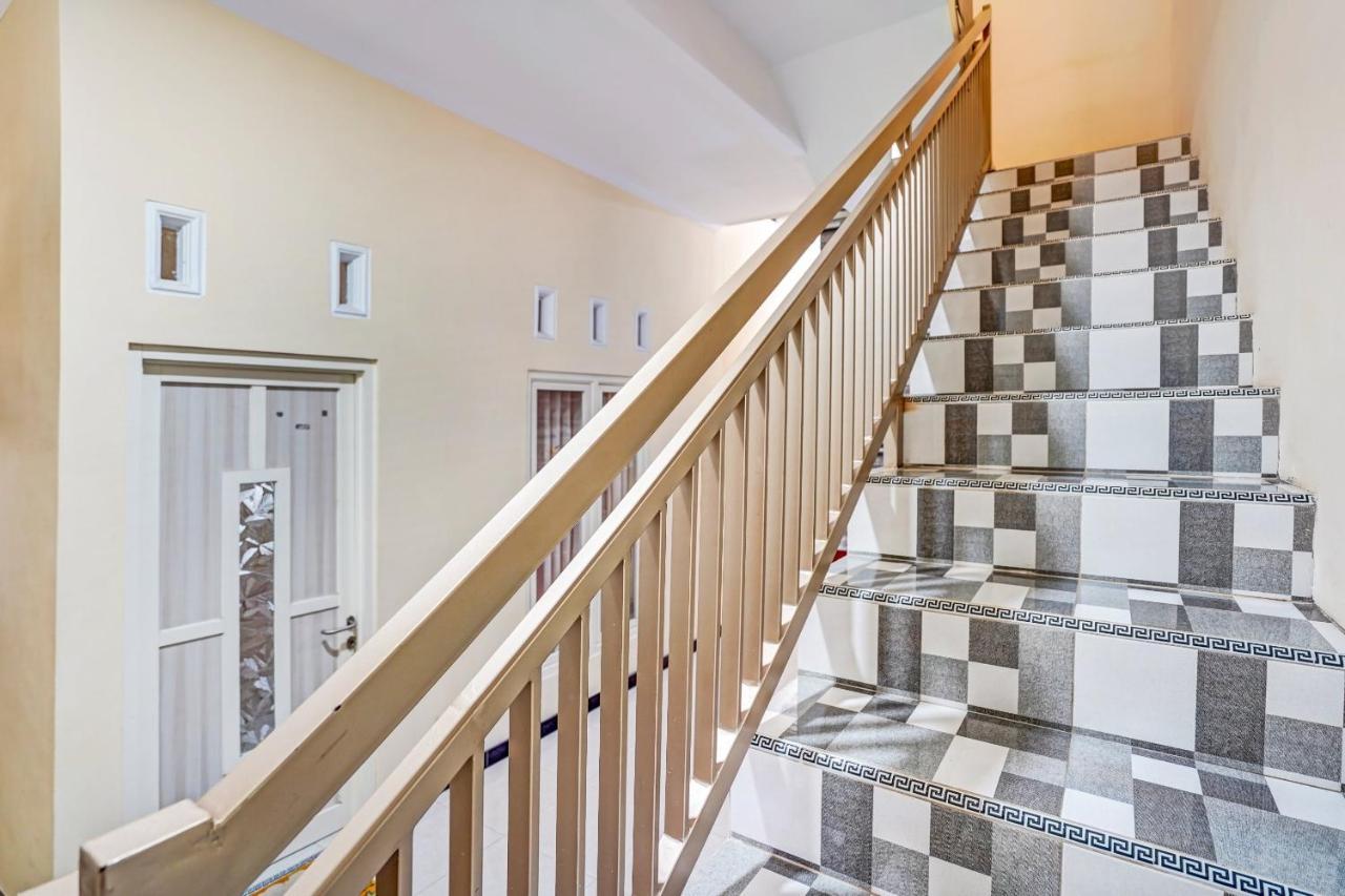 Super Oyo 90642 Lancar Homestay Syariah Tlekung Экстерьер фото