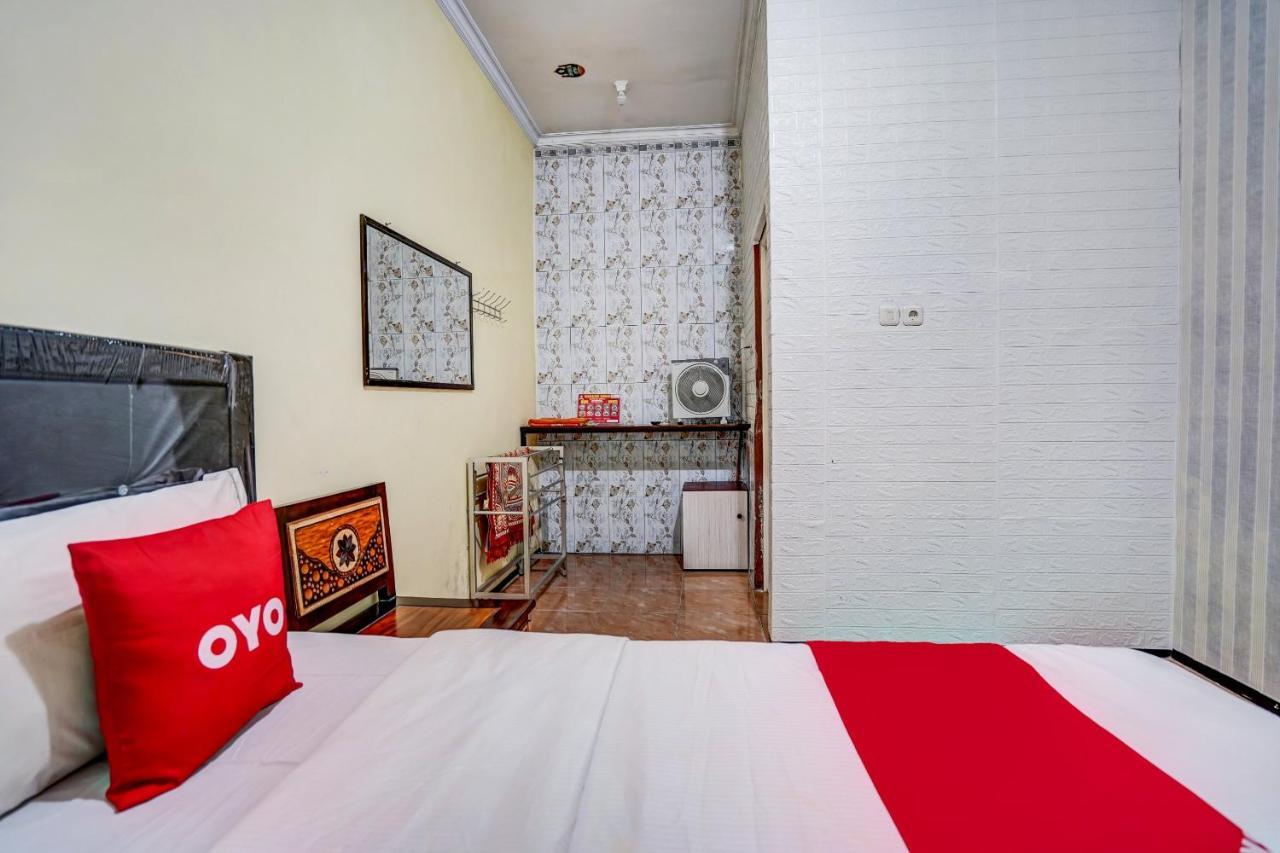 Super Oyo 90642 Lancar Homestay Syariah Tlekung Экстерьер фото