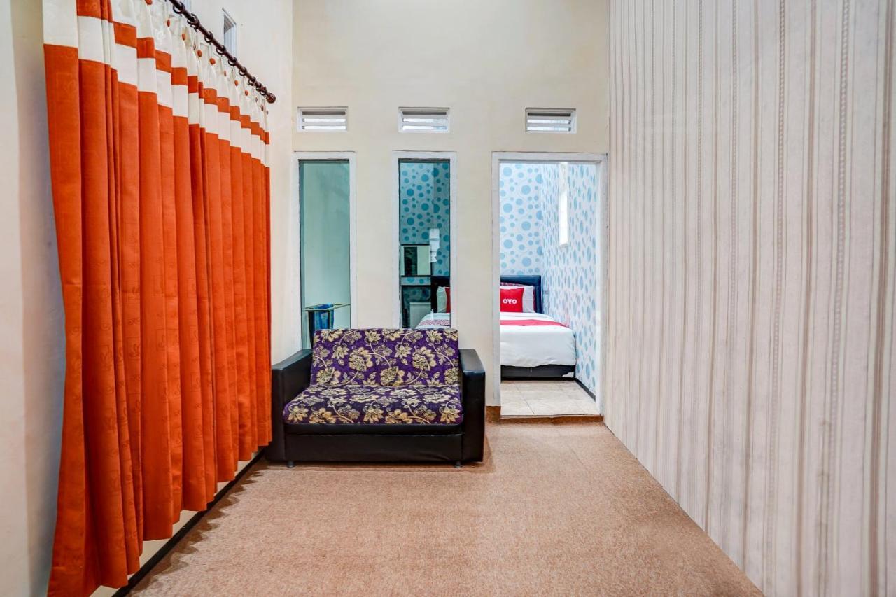 Super Oyo 90642 Lancar Homestay Syariah Tlekung Экстерьер фото