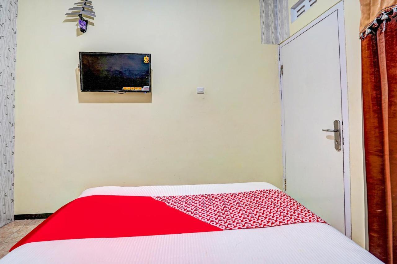 Super Oyo 90642 Lancar Homestay Syariah Tlekung Экстерьер фото