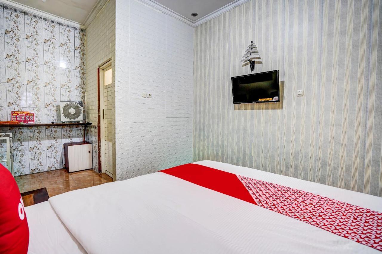 Super Oyo 90642 Lancar Homestay Syariah Tlekung Экстерьер фото