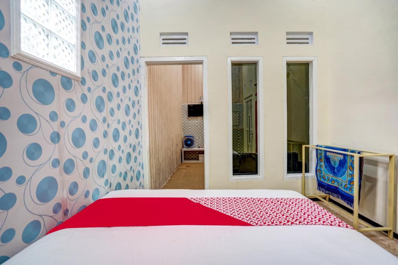 Super Oyo 90642 Lancar Homestay Syariah Tlekung Экстерьер фото